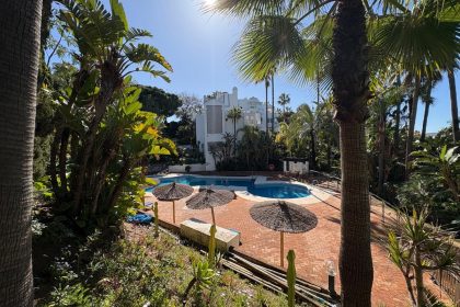 e7925c0d4daaf44b4202e0bd603e4eeb - 35