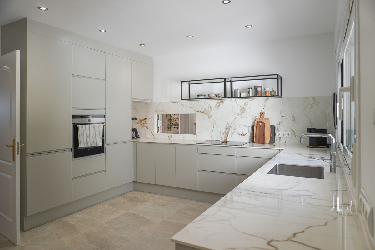 eb4ae54b3b411bce25bb1f8caf7af539 - 14