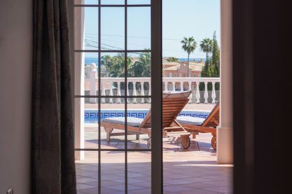 eb4ae54b3b411bce25bb1f8caf7af539 - 18