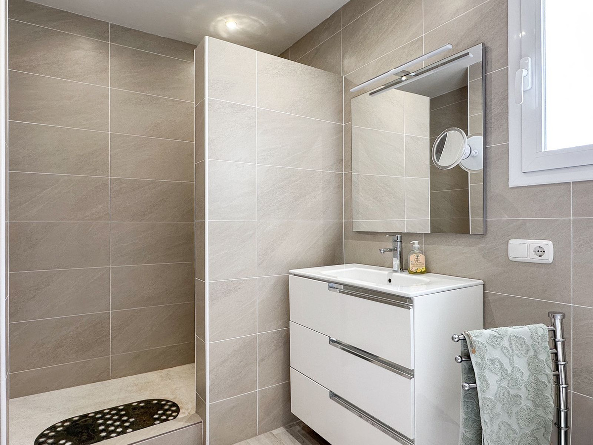 eb4ae54b3b411bce25bb1f8caf7af539 - 21