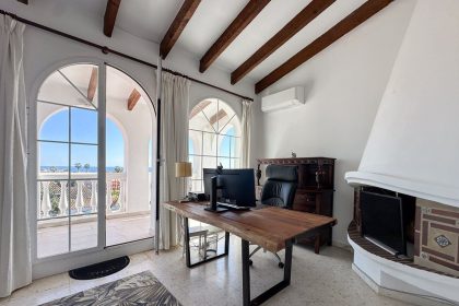 eb4ae54b3b411bce25bb1f8caf7af539 - 35