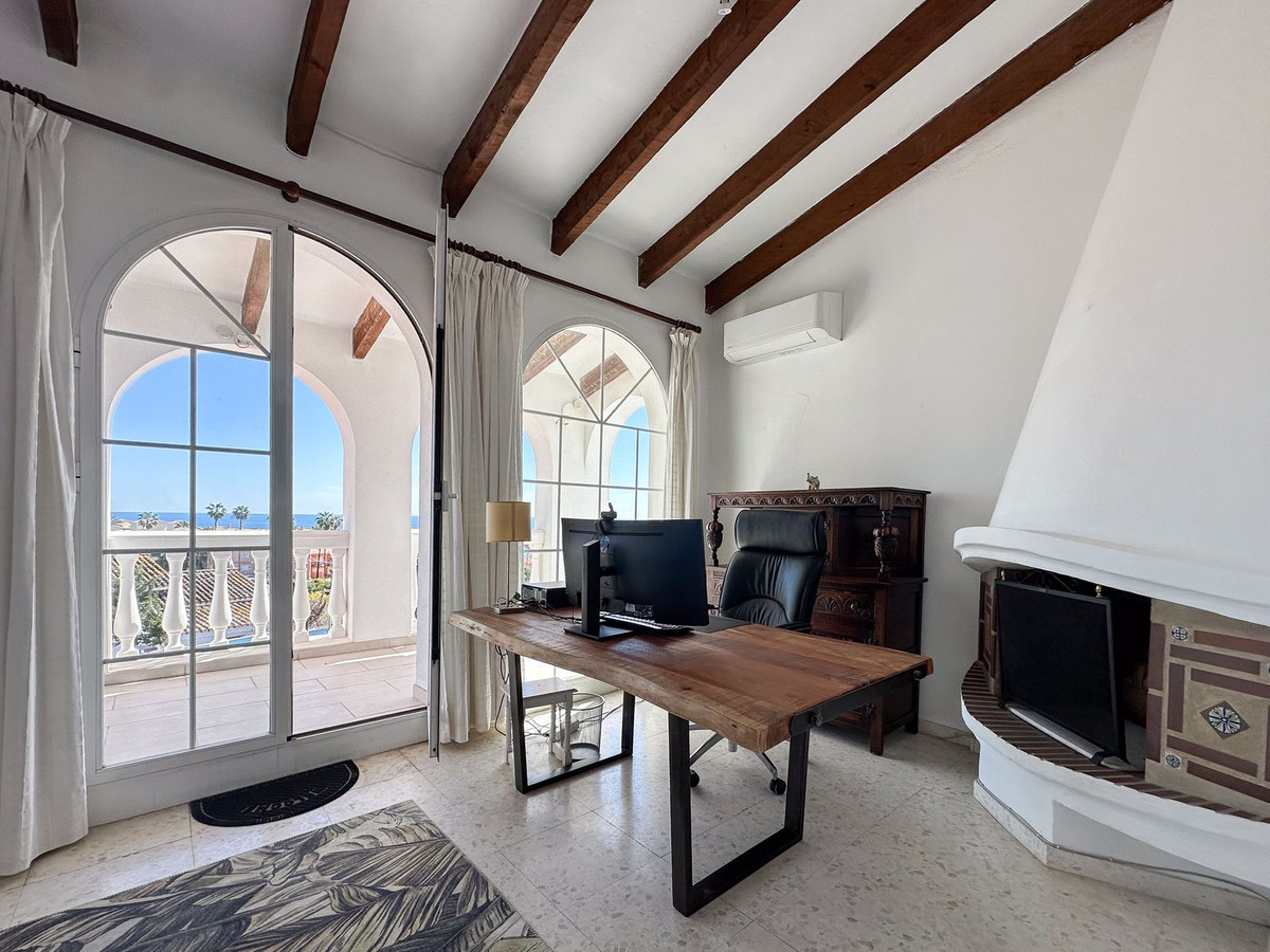 eb4ae54b3b411bce25bb1f8caf7af539 - 35