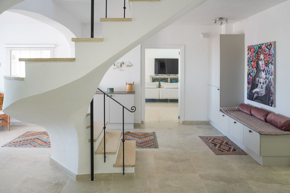 eb4ae54b3b411bce25bb1f8caf7af539 - 4