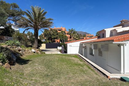 eb4ae54b3b411bce25bb1f8caf7af539 - 43