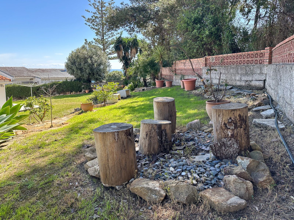 eb4ae54b3b411bce25bb1f8caf7af539 - 44