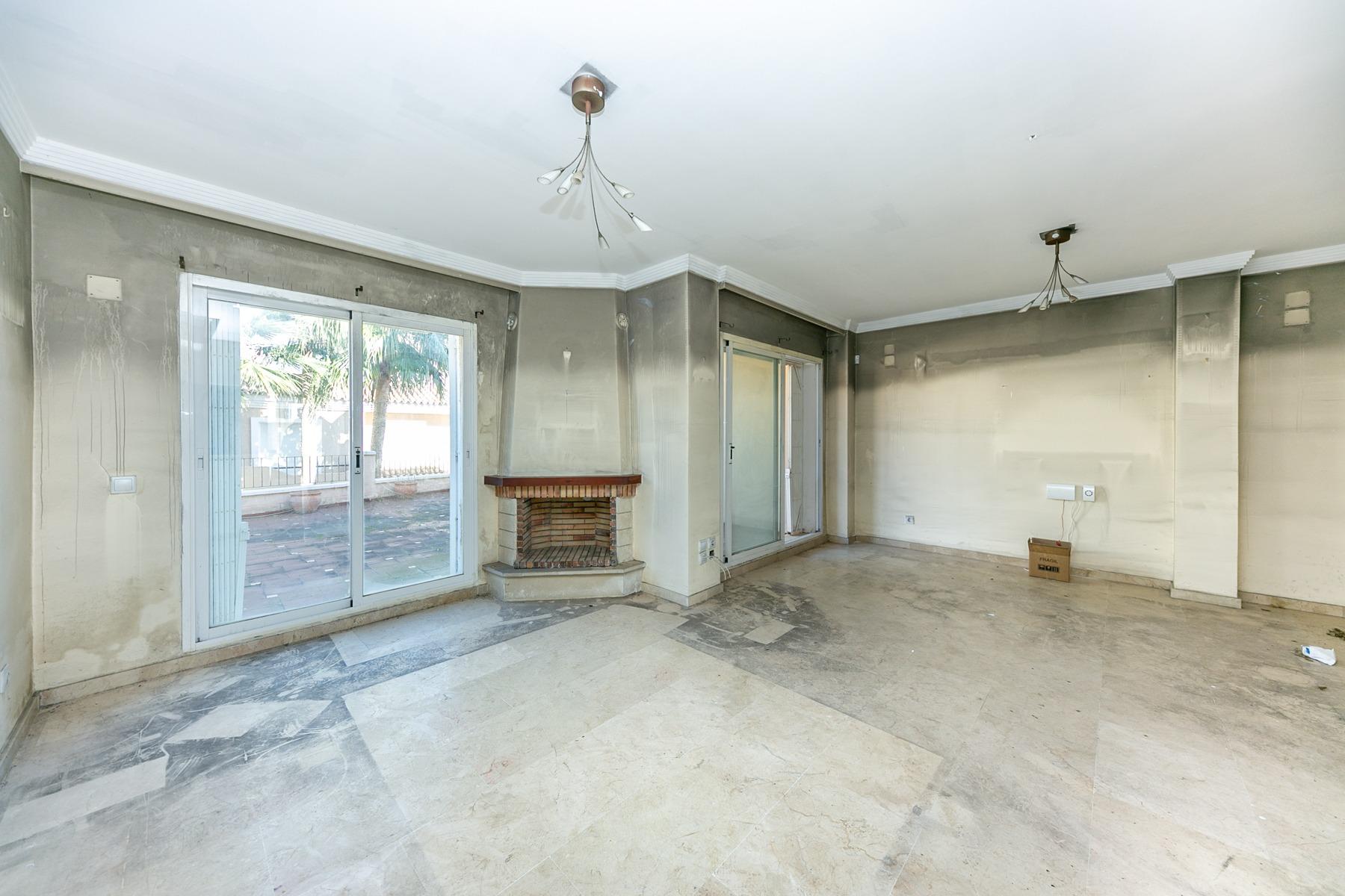 ec2eeef6bdcd79cba287c1783d0f9de3 - 13