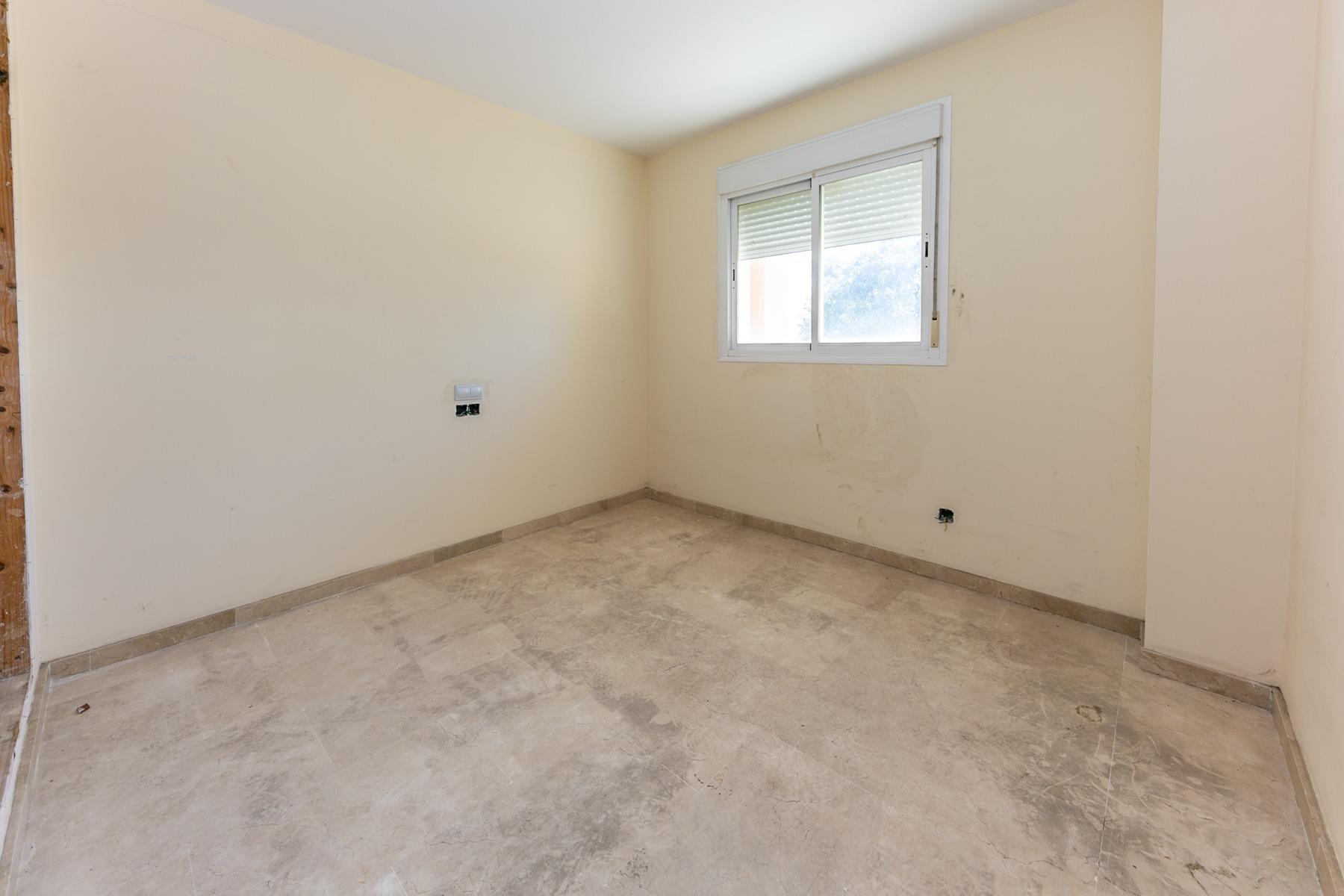 ec2eeef6bdcd79cba287c1783d0f9de3 - 24