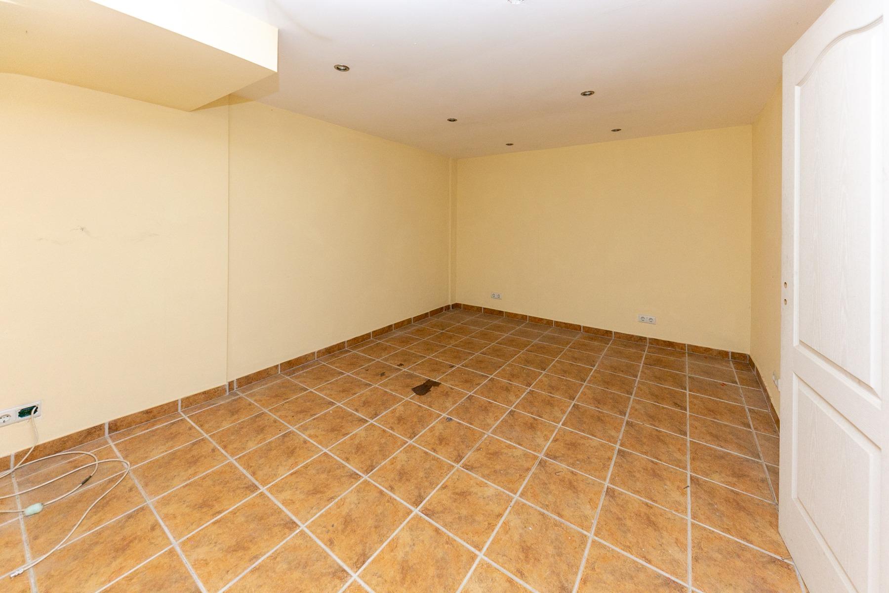 ec2eeef6bdcd79cba287c1783d0f9de3 - 38