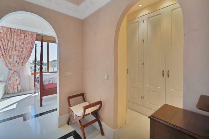 ee50b4f8b44edc2e4f4fe828351776e6 - 11