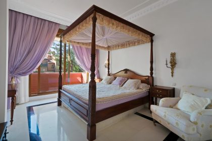 ee50b4f8b44edc2e4f4fe828351776e6 - 24