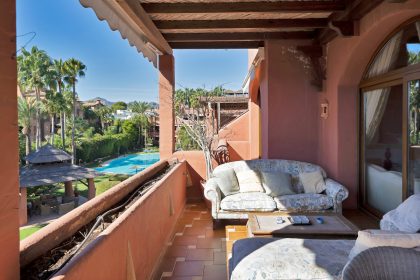 ee50b4f8b44edc2e4f4fe828351776e6 - 37