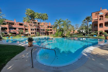 ee50b4f8b44edc2e4f4fe828351776e6 - 51