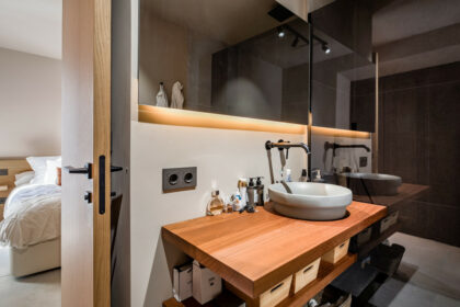 ef8bb1602cb8e62d6d70ad424139b3b4 - 9