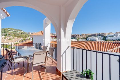 efb51bffb449270a4fcf899b083acba6 - 1