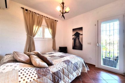 efc27ce69986993282d540d9c722c3ec - 12