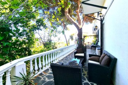 efc27ce69986993282d540d9c722c3ec - 8