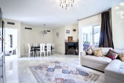 f02f52ddf27aa7b9d45ee1f824240409 - 1