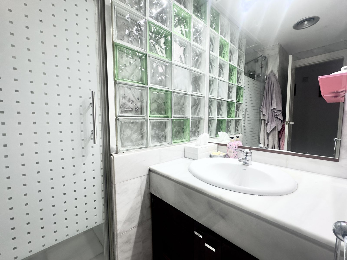 f02f52ddf27aa7b9d45ee1f824240409 - 24