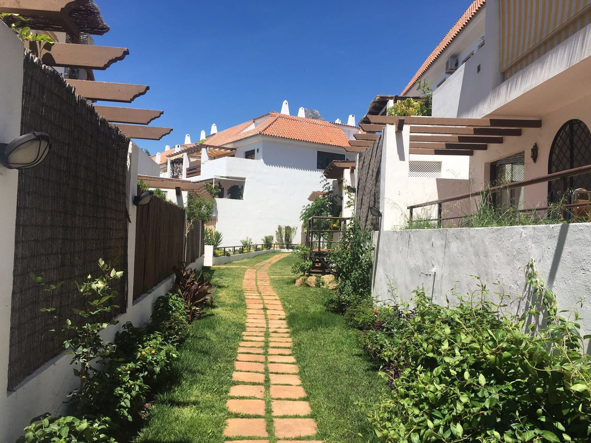 f0bd46d50fd2e694993dd3104bc52e71 - 20