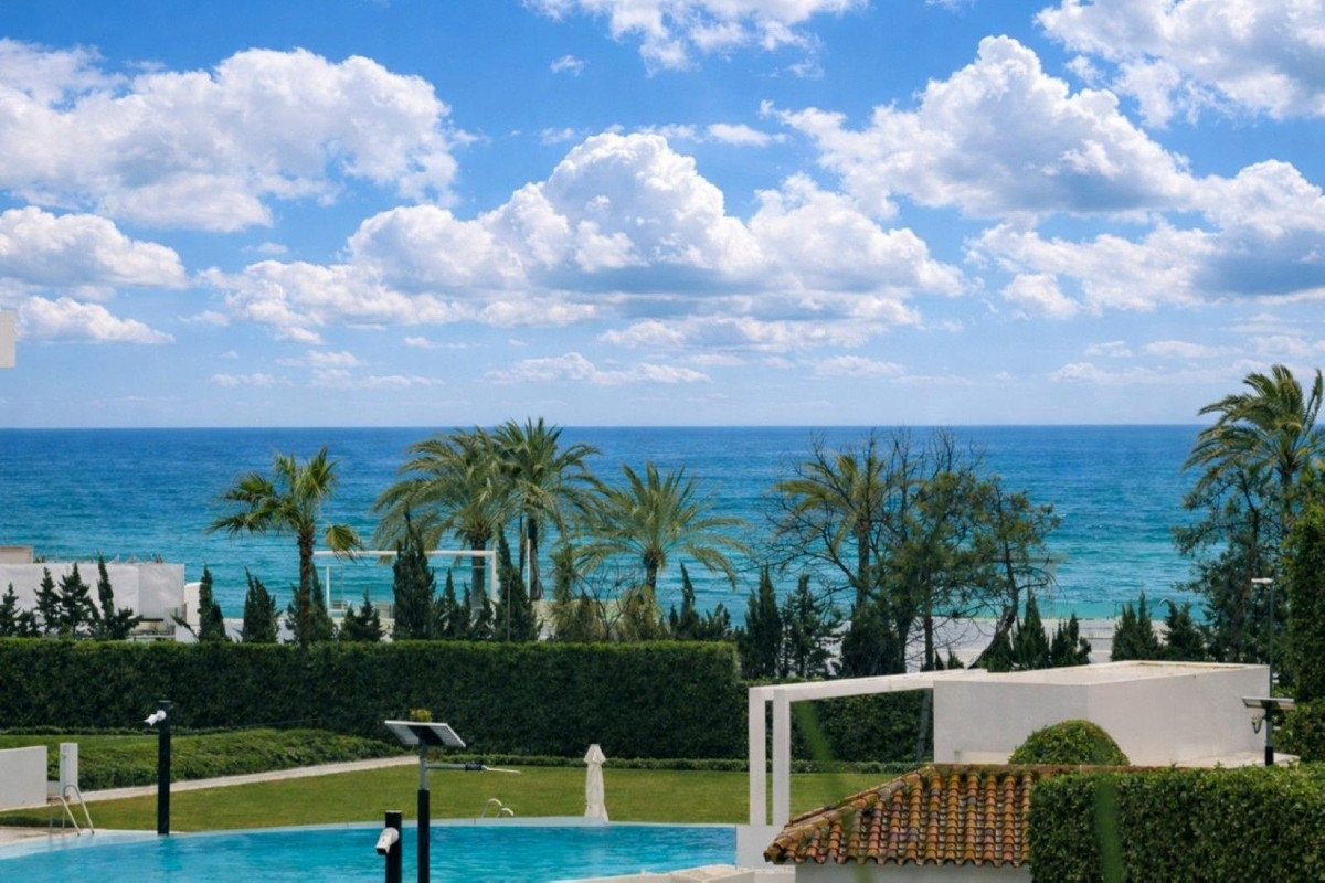 f0c5d525a6cf7aefb73958307572f074 - 1