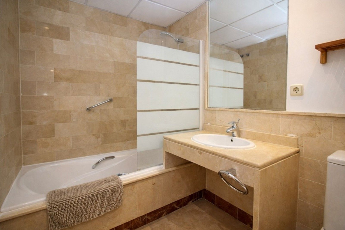 f0c5d525a6cf7aefb73958307572f074 - 14