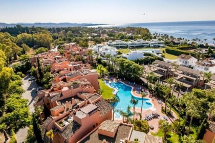 f0c5d525a6cf7aefb73958307572f074 - 18