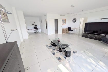 f0e07081e148c15b6dacea7bfe2ac1e7 - 24