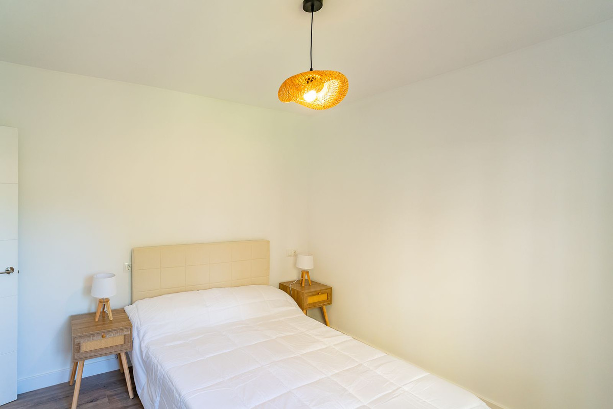 f1f3fb3a550be48e456d5b006ebedd14 - 32