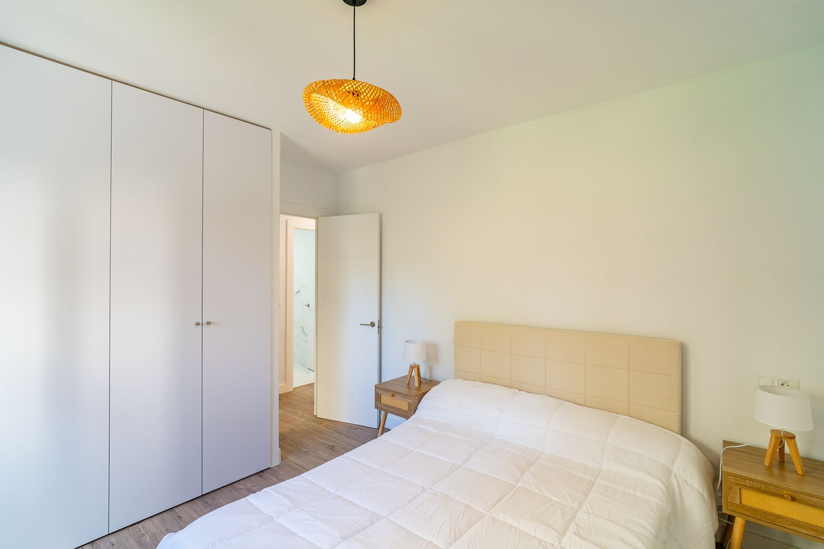 f1f3fb3a550be48e456d5b006ebedd14 - 33