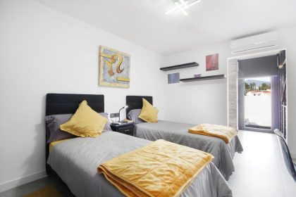 f3f60a3c85aa4d632fd43923cf80e030 - 19