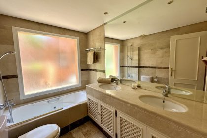 f57d6f5e9704b4831ffedaae29f1db38 - 13