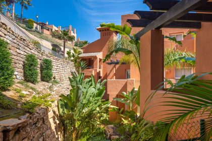 f57d6f5e9704b4831ffedaae29f1db38 - 16