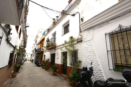 f5d565f371c40241d6002a7fa0604a34 - 1