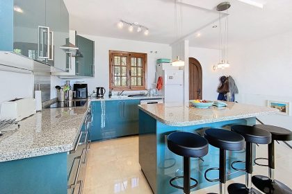 f7e2bc3bb2872f49488b90c6bec13afc - 12