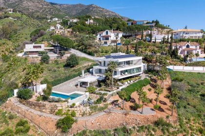 f80caec1c9649ba04c1c84c61a6e8bc9 - 1