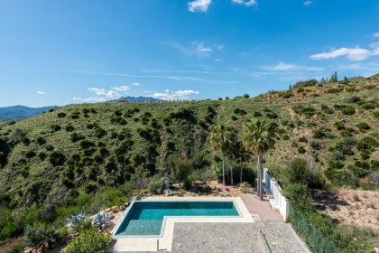 f80caec1c9649ba04c1c84c61a6e8bc9 - 9