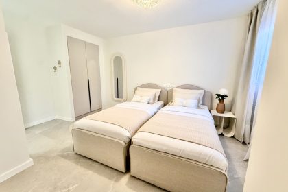 f919c2e01b195ff2c620658d66548837 - 18