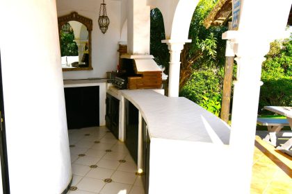 fa77ab4201a4a687005401cf0f5c6be1 - 12