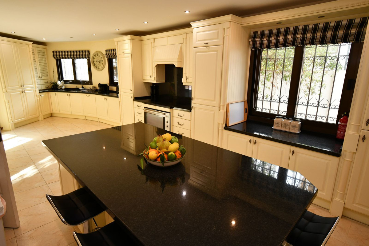 fa77ab4201a4a687005401cf0f5c6be1 - 17