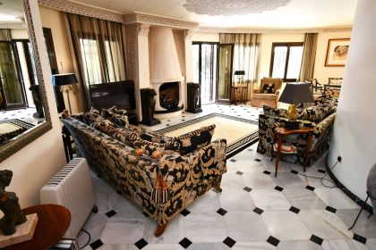 fa77ab4201a4a687005401cf0f5c6be1 - 18