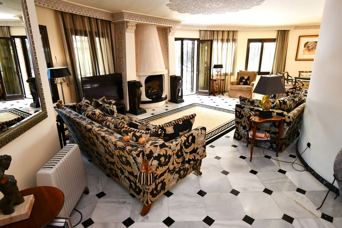 fa77ab4201a4a687005401cf0f5c6be1 - 18