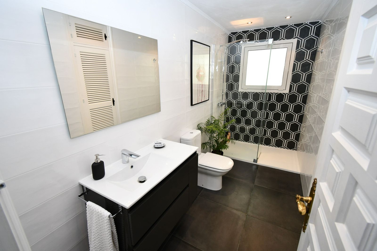 fa77ab4201a4a687005401cf0f5c6be1 - 23