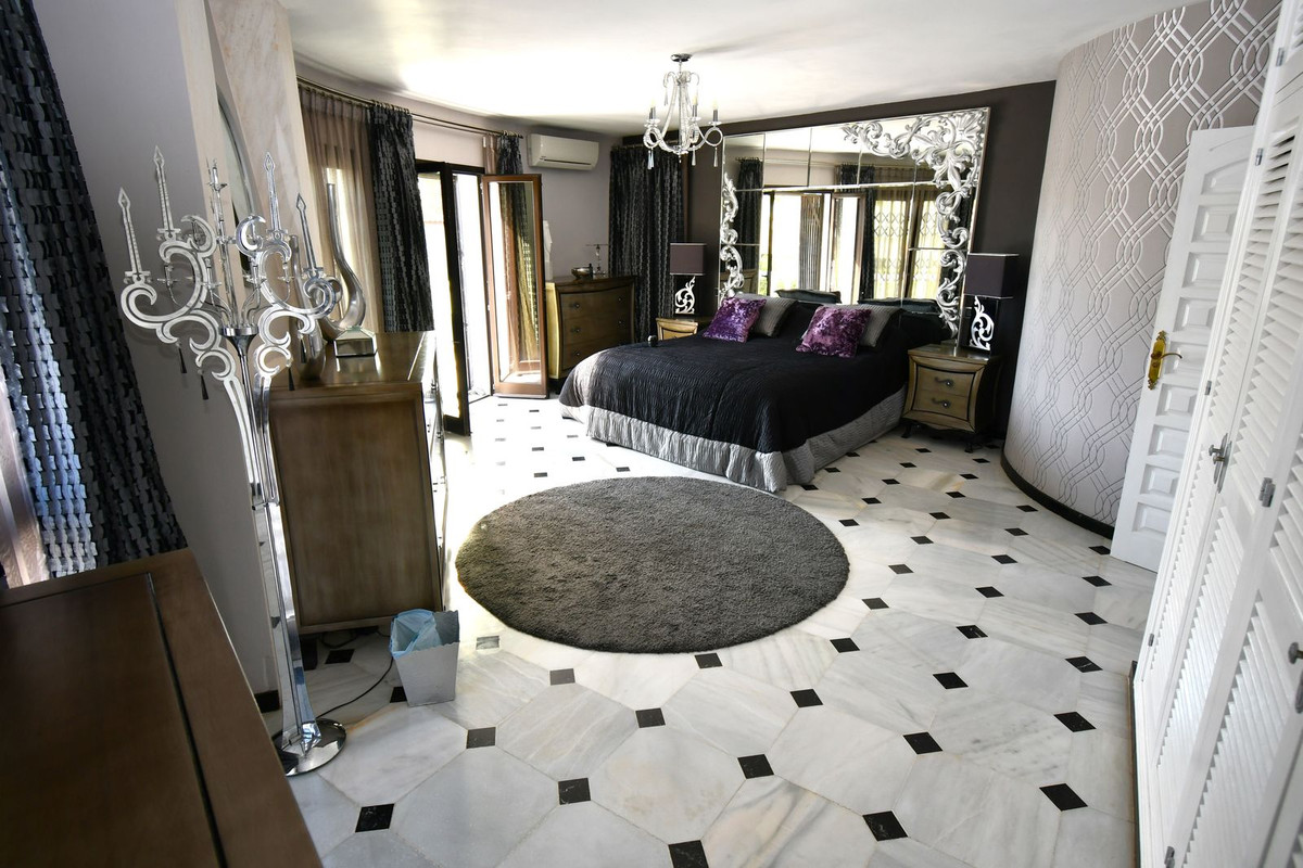 fa77ab4201a4a687005401cf0f5c6be1 - 24