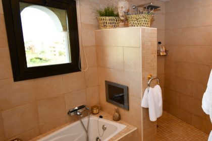 fa77ab4201a4a687005401cf0f5c6be1 - 25