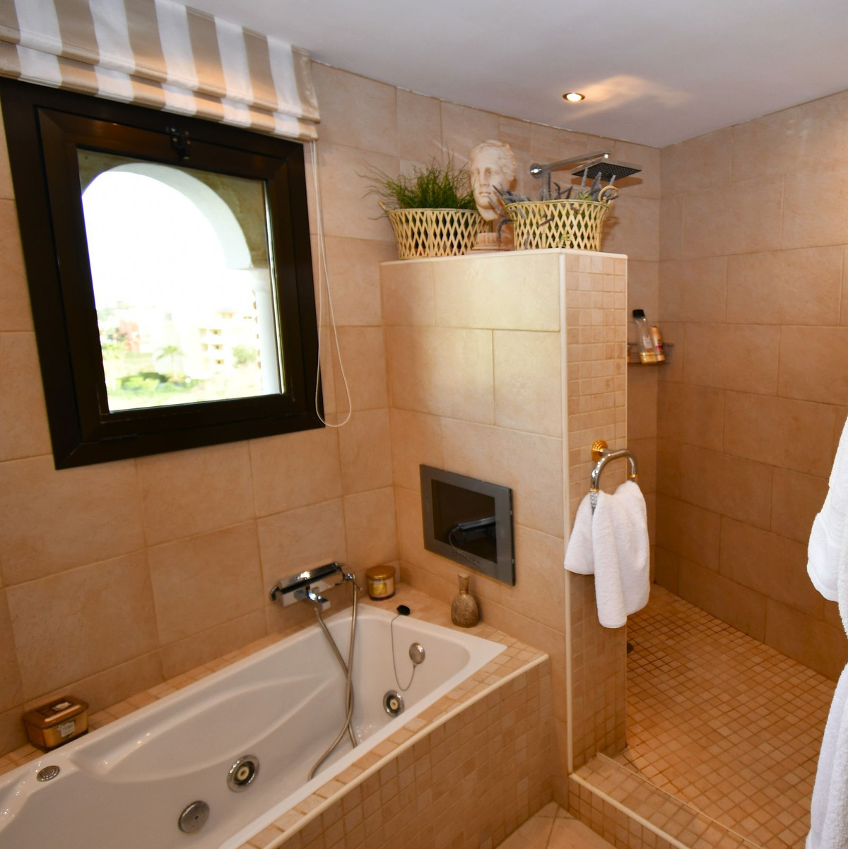 fa77ab4201a4a687005401cf0f5c6be1 - 25