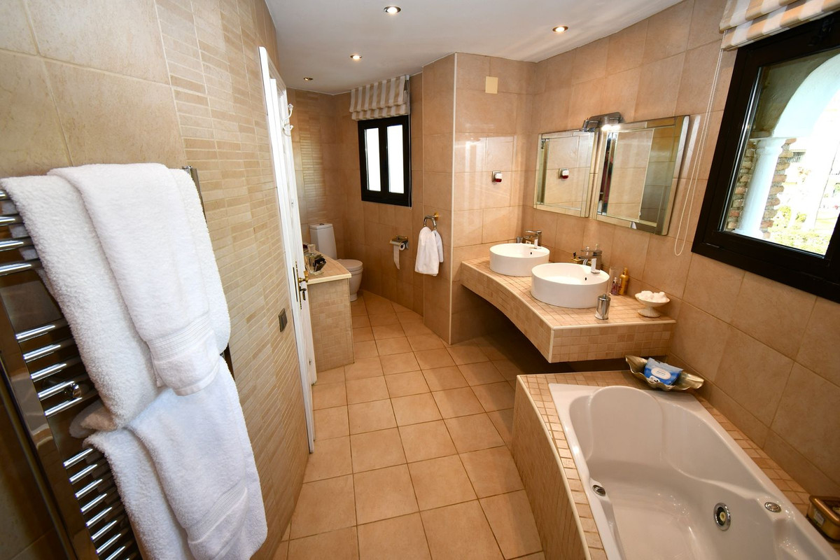 fa77ab4201a4a687005401cf0f5c6be1 - 26