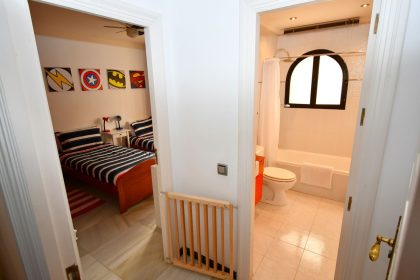 fa77ab4201a4a687005401cf0f5c6be1 - 30