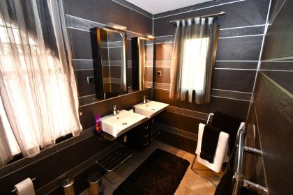 fa77ab4201a4a687005401cf0f5c6be1 - 32