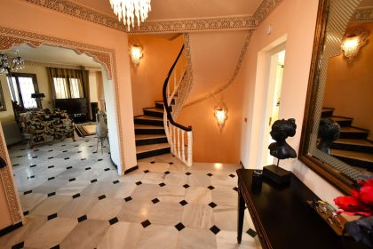 fa77ab4201a4a687005401cf0f5c6be1 - 36