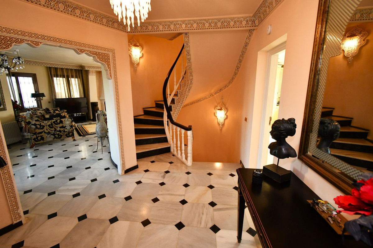 fa77ab4201a4a687005401cf0f5c6be1 - 36